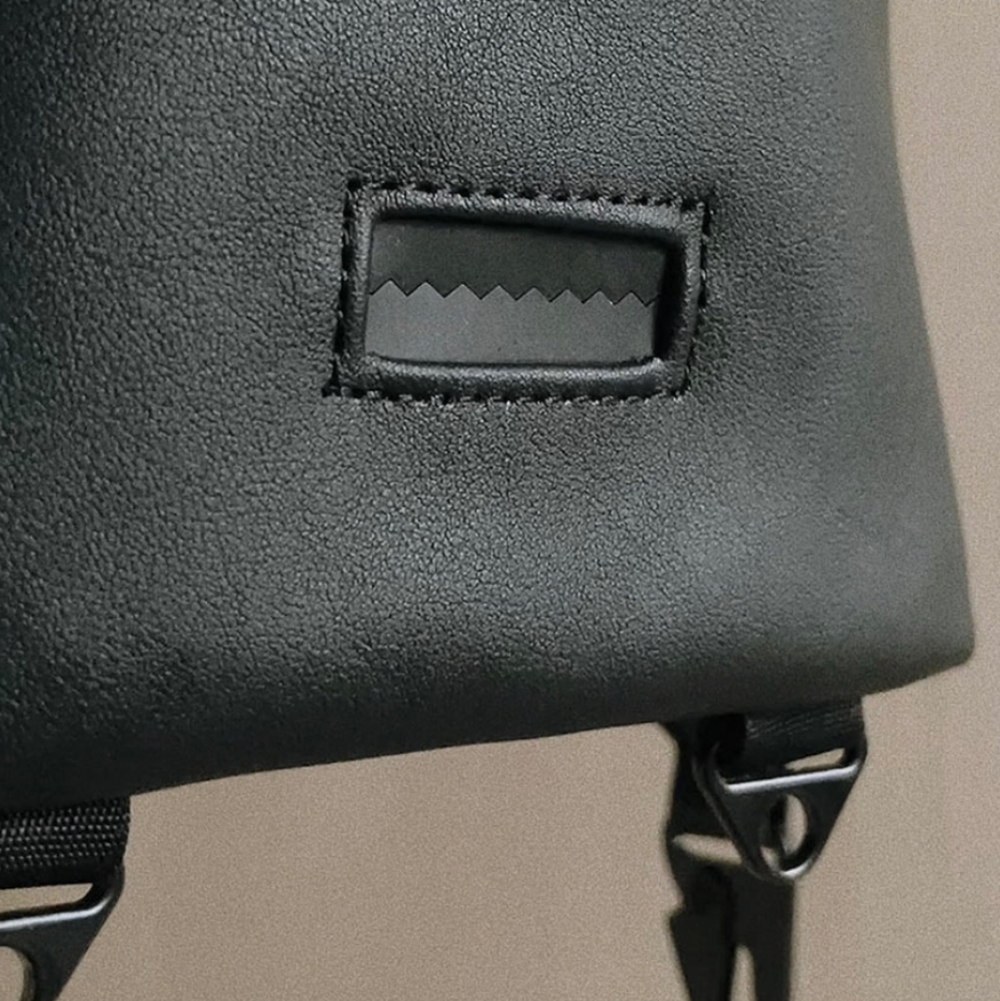 Lambwolf Collective Vegan Leather Convertible Dog Walker Bucket Bag Backpack - Picture 11 of 13